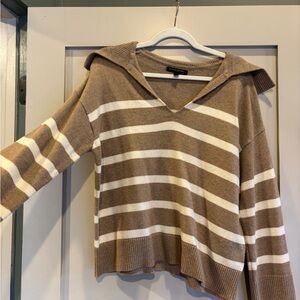 Banana Republic Tan and Cream V-Neck Sweater